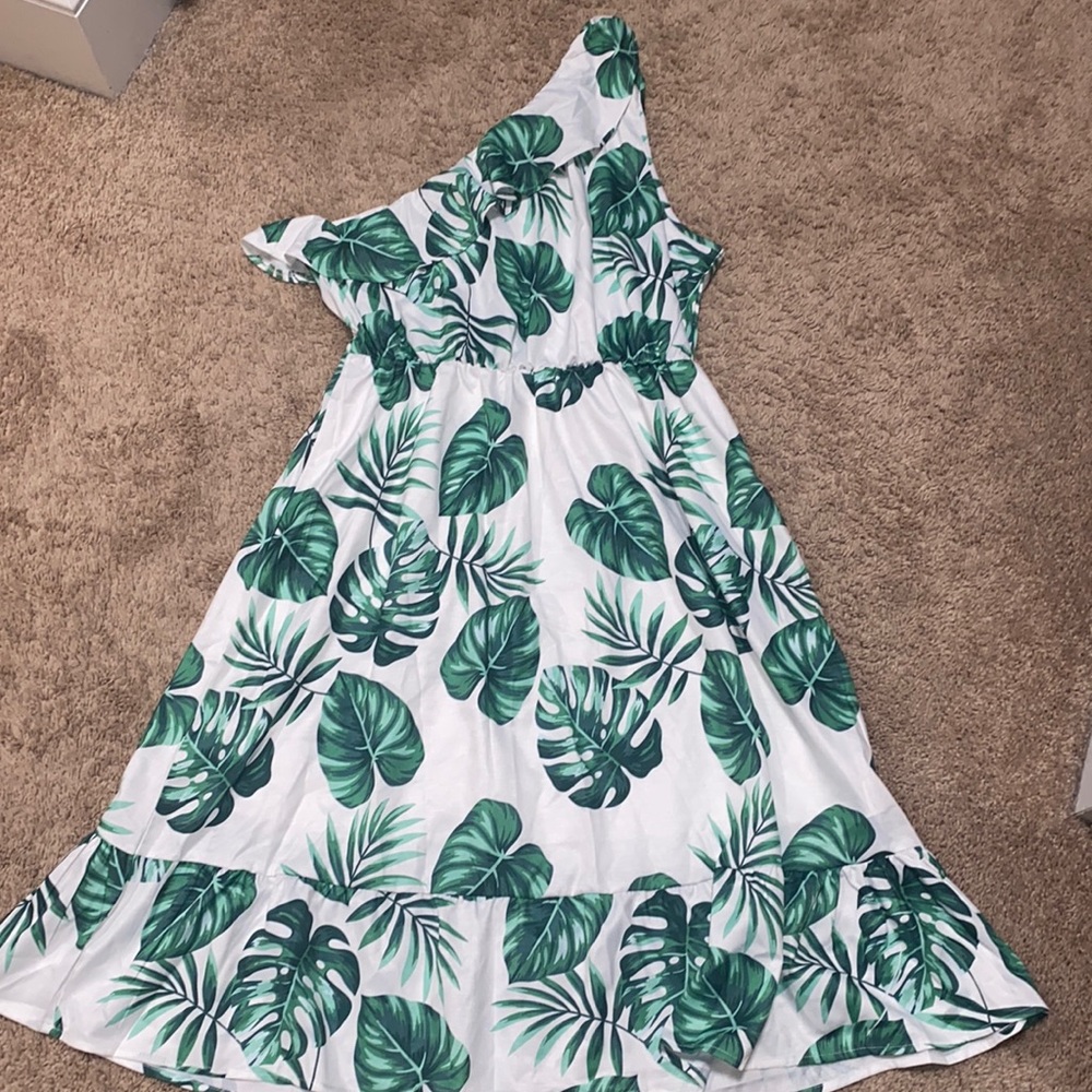Off shoulder women beach dress